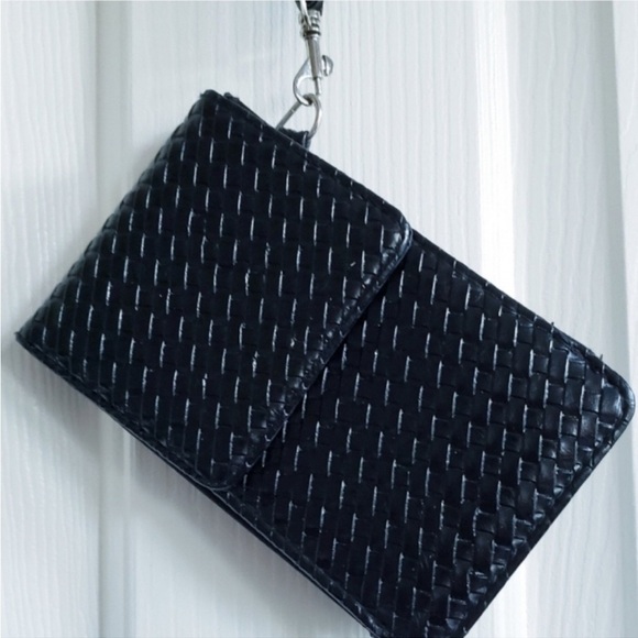 Capelli of New York wallet wristlet black crosshatch leather  6x4 - Picture 1 of 11